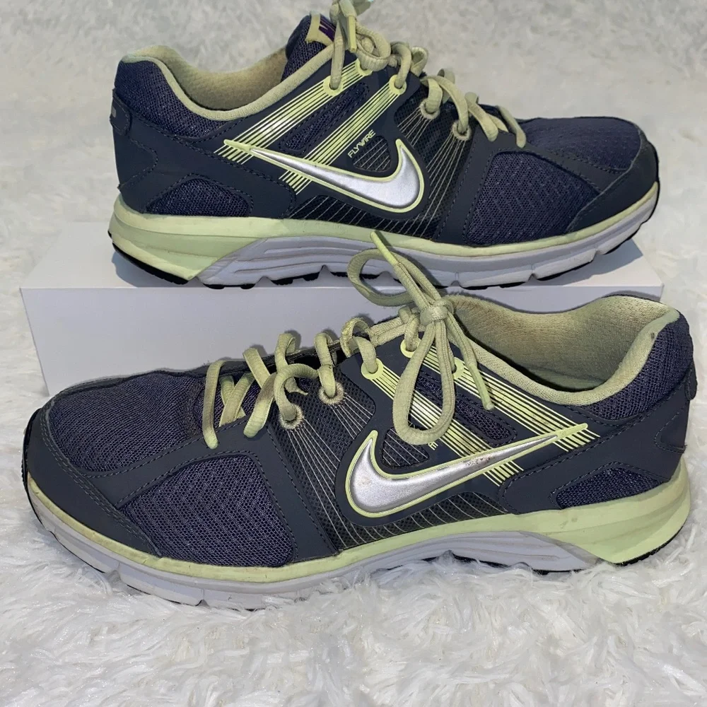 Nike Women’s Size 7.5 US Anodyne DS Flywire Running Shoes Gray Green - Picture 2 of 5